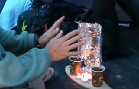 הכנת תנור חימום מאולתר מנרות ונייר אלומיניום