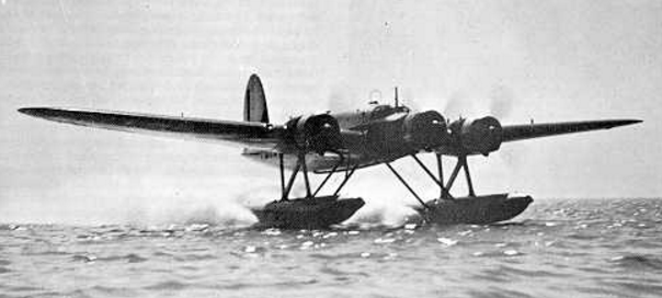 מה קשורה סגירת חנויות ביום שלישי למטוס אנגלי?